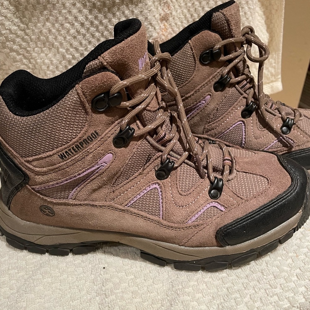 Northside waterproof hiking boots.  Women’s 8. Excellent condition, worn twice.